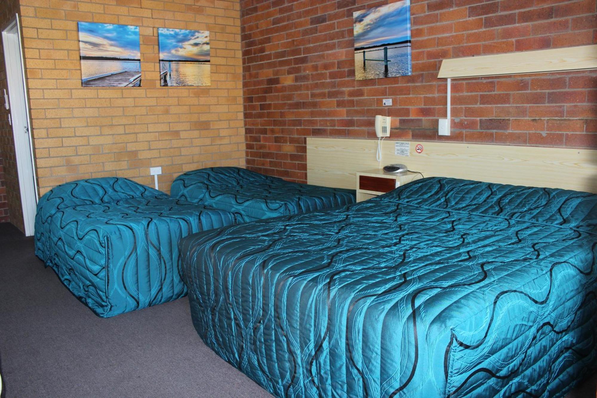 Glen Innes Lodge Motel Room photo