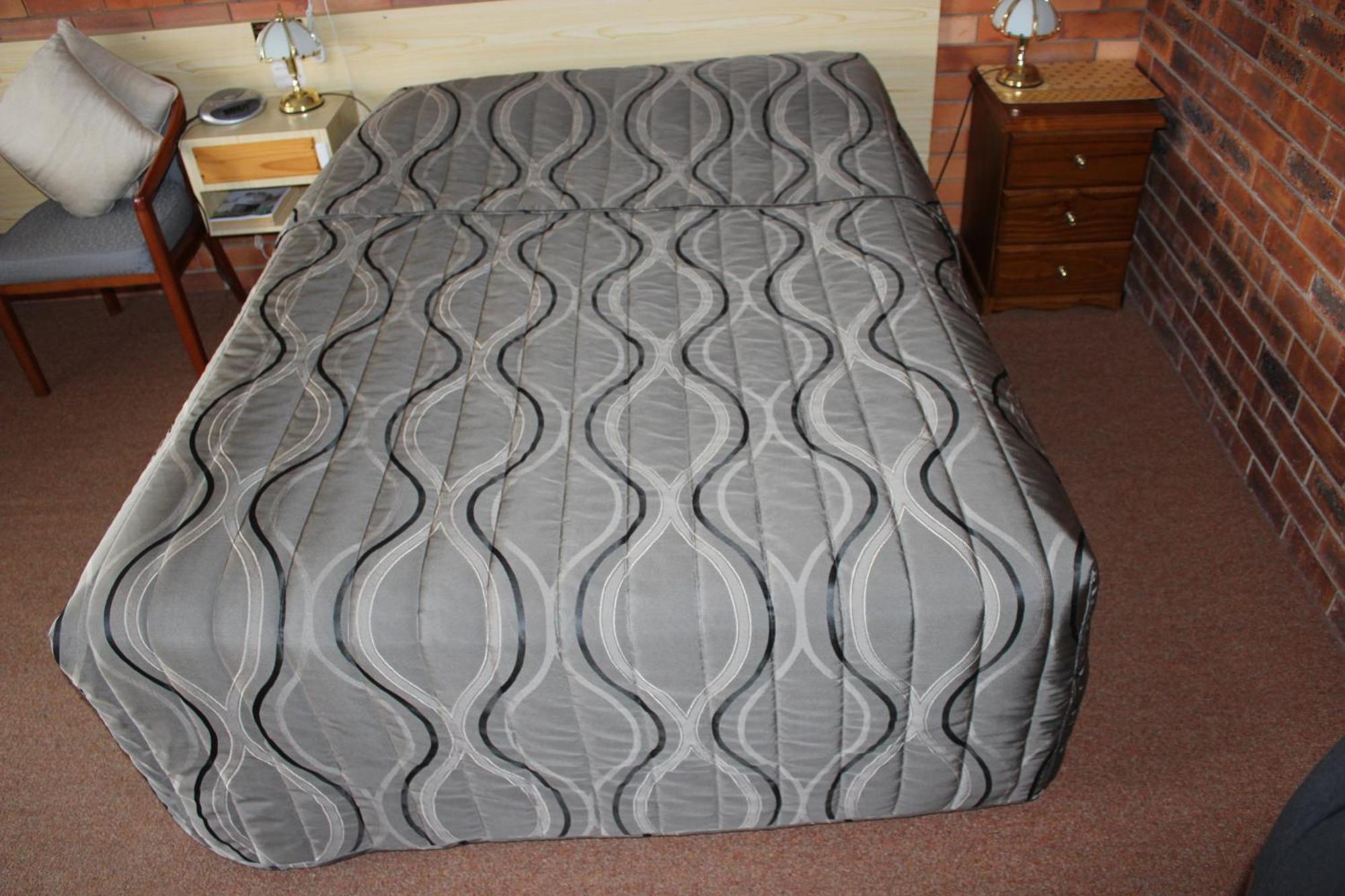 Glen Innes Lodge Motel Room photo